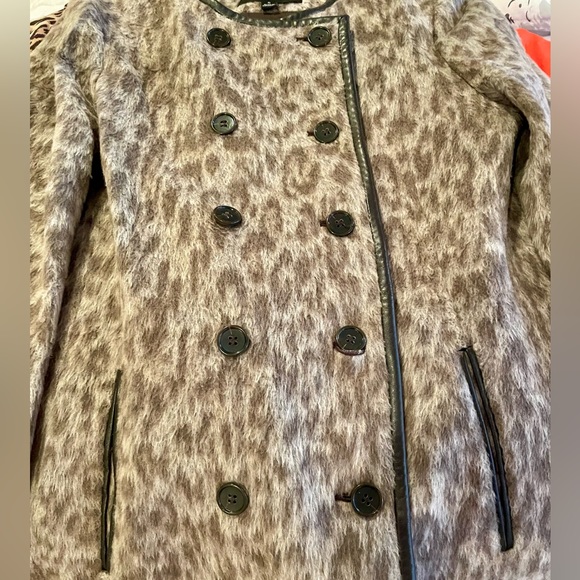 Ann Taylor leopard print coat. - Picture 4 of 7